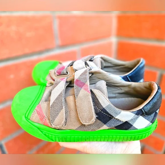 Burberry Kids Checked Trainers Beige Vintage green sole Size EU32